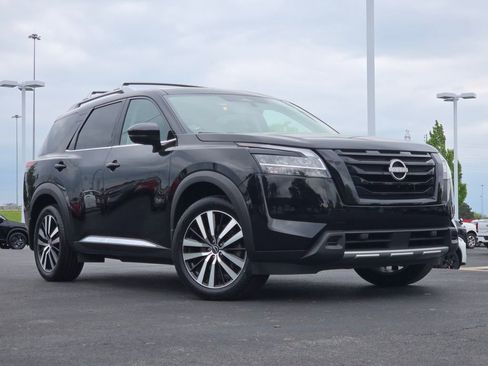 Certified 2024 Nissan Pathfinder Platinum w/ Black Appearance Package FWD image 1