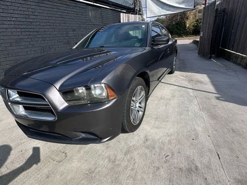 Used 2014 Dodge Charger SE image 3