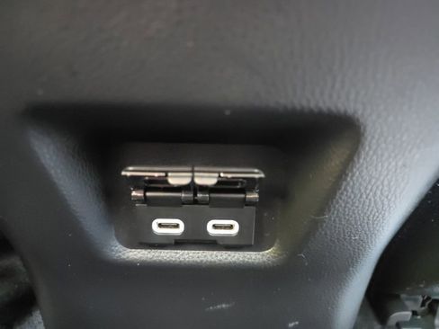 Used 2024 Toyota RAV4 XLE FWD image 31