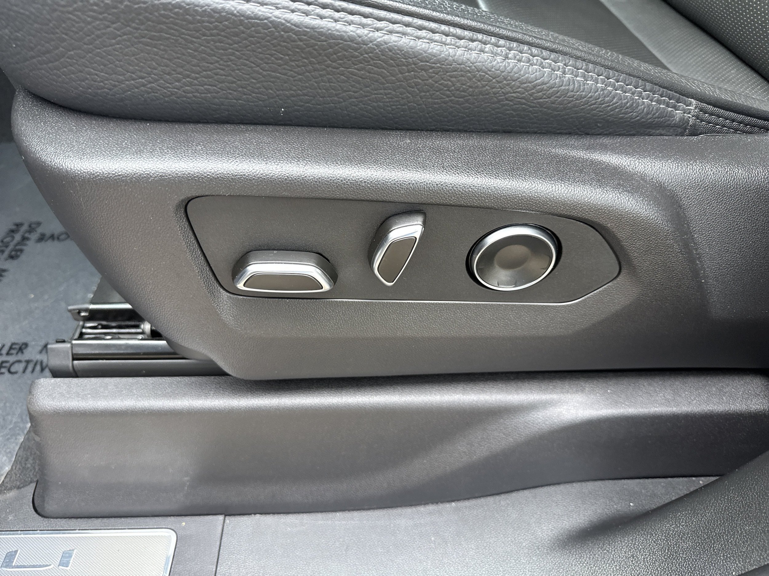 Used 2025 GMC Sierra 1500 Denali AWD/4WD image 7