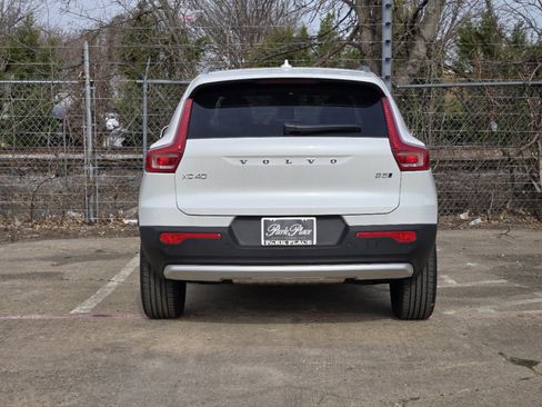 New 2025 Volvo XC40 B5 Core w/ Protection Package Premier image 8