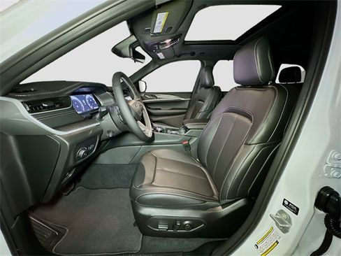 New 2025 Jeep Grand Cherokee Limited w/ Luxury Tech Group II image 14