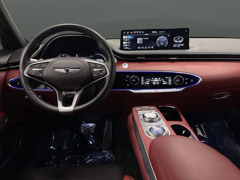 Used 2025 Genesis GV70 3.5T Sport image 5