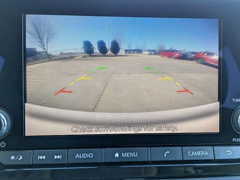 Used 2023 Nissan Pathfinder S image 18