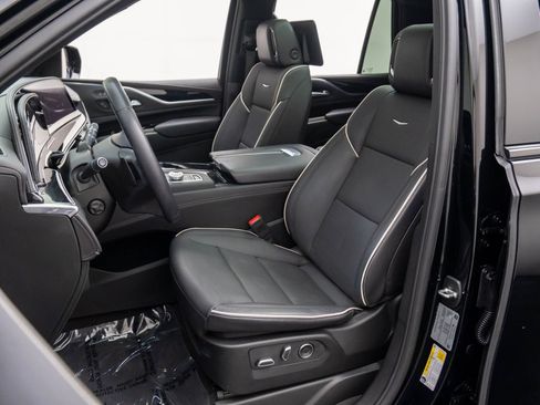 Used 2024 Cadillac Escalade Sport w/ LPO, ONYX Package image 18