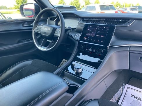 Used 2024 Jeep Grand Cherokee L Altitude image 7
