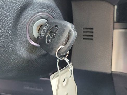 Used 2017 Toyota Tacoma SR5 image 33