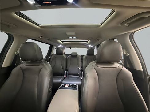 Used 2025 Kia Carnival SX FWD image 16