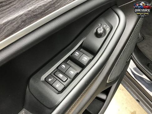 Used 2024 Jeep Grand Cherokee L Limited w/ Luxury Tech Group II AWD/4WD image 11