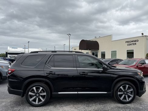 Used 2025 Honda Pilot Touring image 4