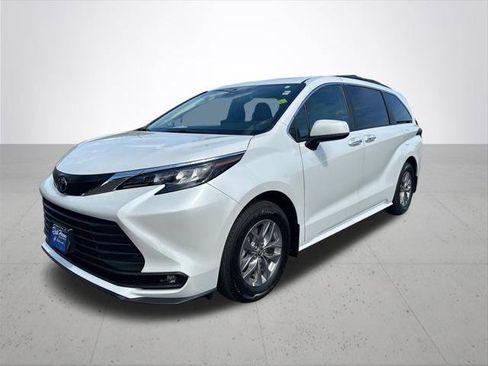 Certified 2026 Toyota Sienna XLE AWD/4WD image 2