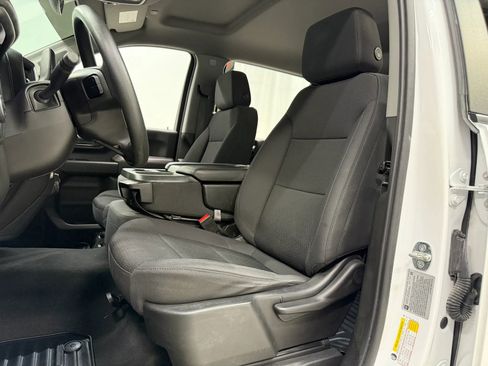 Used 2021 Chevrolet Silverado 2500 Custom w/ Custom Value Package image 15