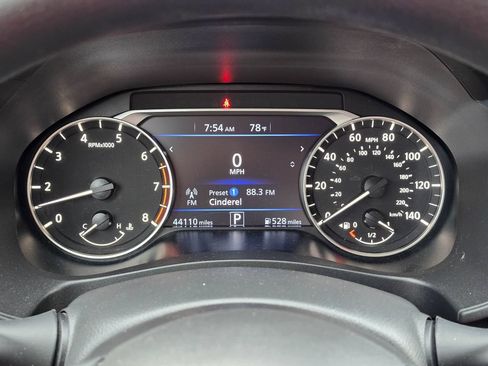 Used 2025 Nissan Altima 2.5 SV FWD image 21