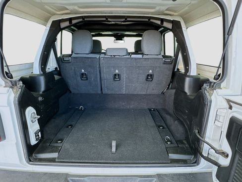 Used 2025 Jeep Wrangler Unlimited Sahara AWD/4WD image 18