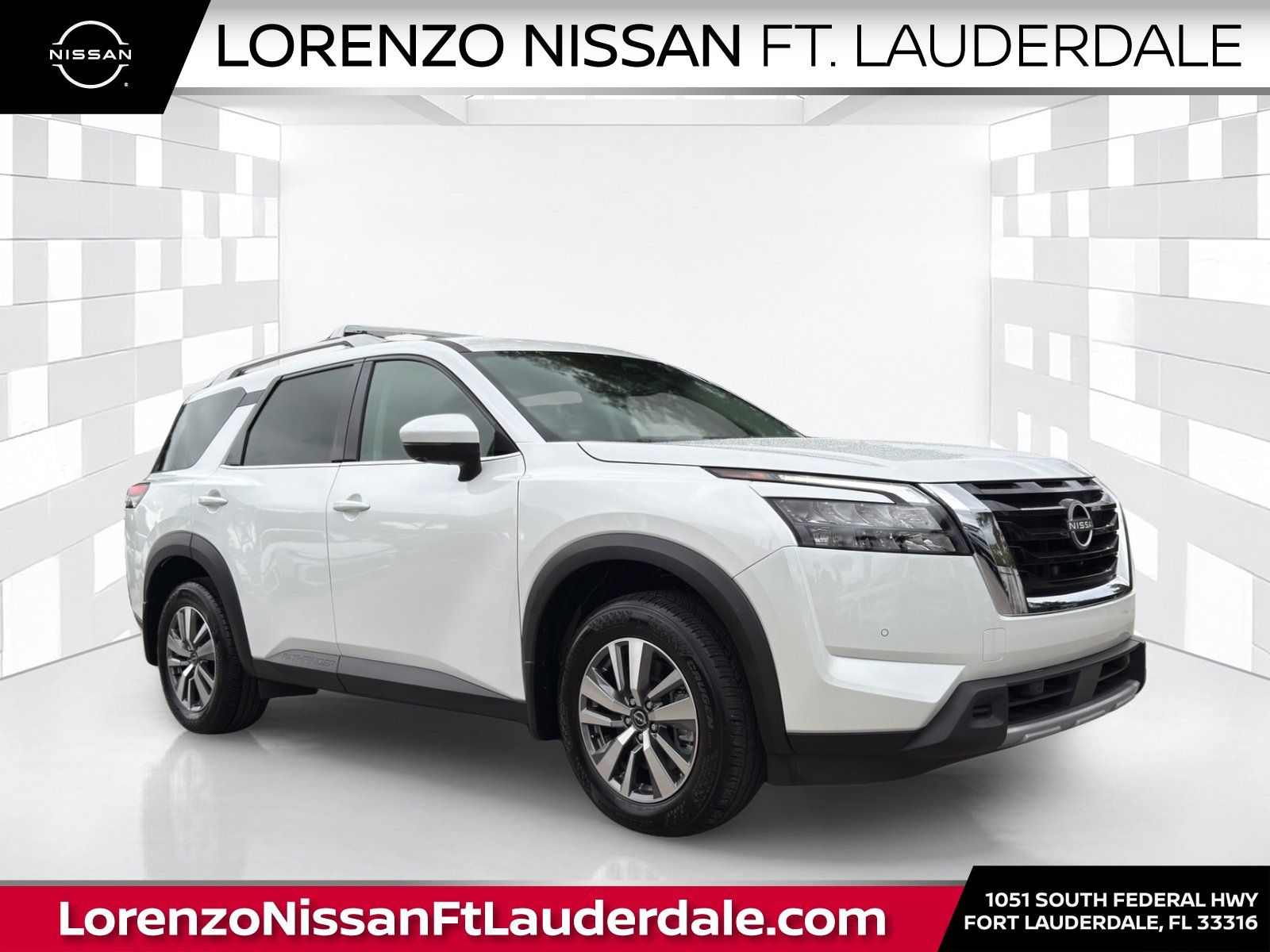 Used 2025 Nissan Pathfinder SL FWD image 1
