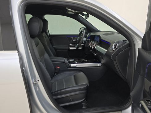 Used 2022 Mercedes-Benz GLB 35 AMG 4MATIC w/ Parking Assistance Package image 6