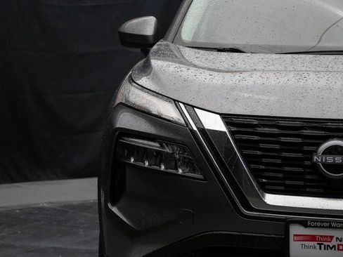 Used 2023 Nissan Rogue SV image 5