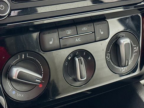 Used 2016 Volkswagen Jetta Sport w/ Lighting Package image 20