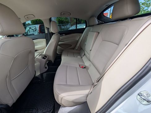 Used 2019 Buick Regal Essence w/ Driver Confidence Package I FWD image 17