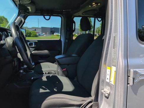 Used 2019 Jeep Wrangler Unlimited Sahara AWD/4WD image 14