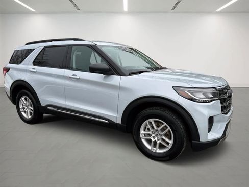 Used 2025 Ford Explorer Active image 6
