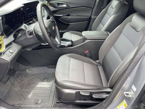 Used 2024 Chevrolet Trax LT w/ Driver Confidence Package FWD image 9
