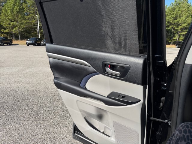 Used 2019 Toyota Highlander Limited Platinum AWD/4WD image 25