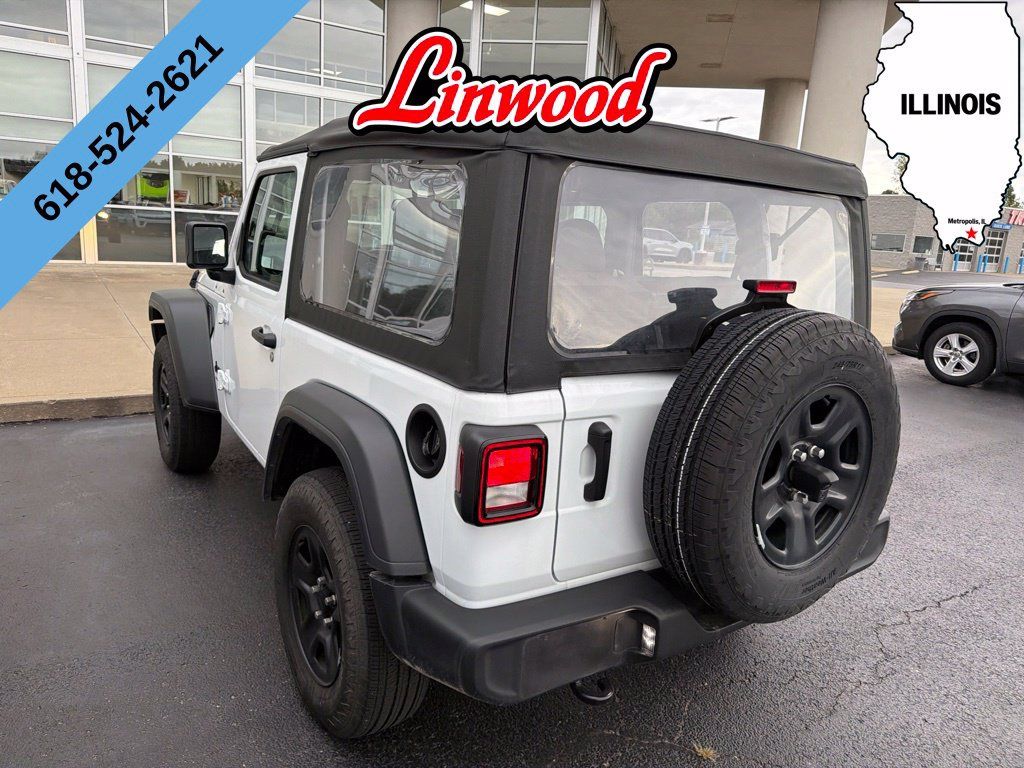 Used 2025 Jeep Wrangler Sport AWD/4WD image 3