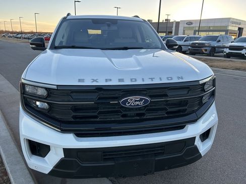Used 2025 Ford Expedition Max Active image 2