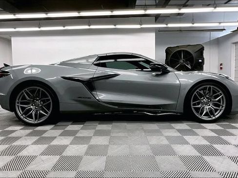 Used 2024 Chevrolet Corvette Z06 RWD image 14