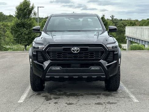 Used 2025 Toyota Tacoma TRD Off-Road AWD/4WD image 19