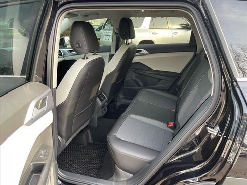 New 2026 Volkswagen Taos SE image 24