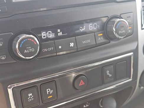 Used 2017 Nissan Titan SV AWD/4WD image 35