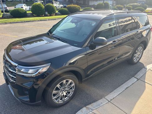 New 2026 Ford Explorer Active w/ Active Comfort Package AWD/4WD image 7