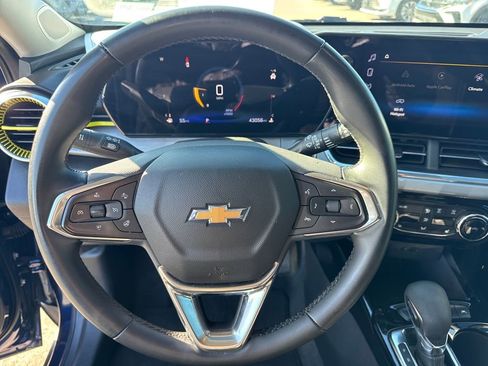 Used 2024 Chevrolet Trax LT w/ LT Convenience Package image 19