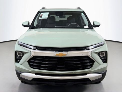 Used 2025 Chevrolet TrailBlazer LT FWD image 2