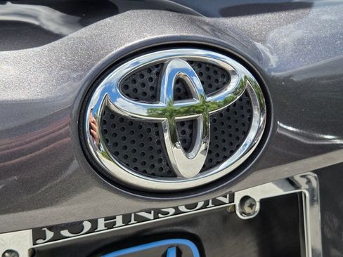 Used 2018 Toyota RAV4 XLE FWD image 15