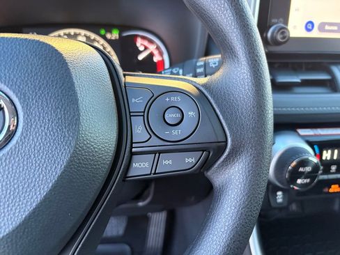 Used 2025 Toyota RAV4 XLE image 23