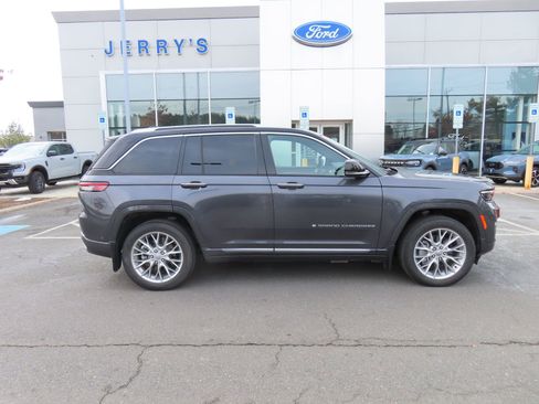 Used 2023 Jeep Grand Cherokee Summit w/ Luxury Tech Group V image 4