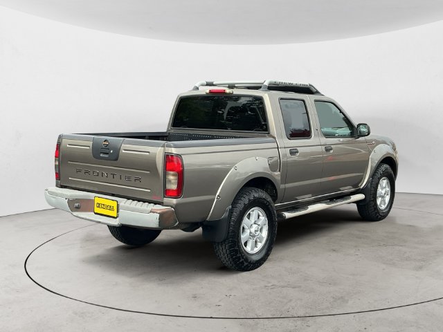 Used 2004 Nissan Frontier S/C AWD/4WD image 5