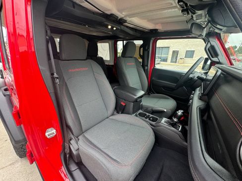 Used 2025 Jeep Wrangler Unlimited Rubicon AWD/4WD image 35