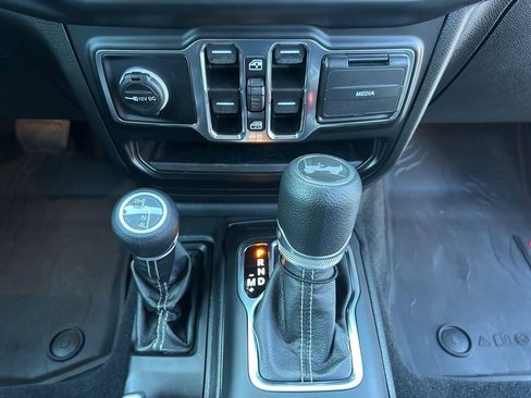 Used 2021 Jeep Wrangler Unlimited Sahara w/ Uconnect 4C Nav & Sound Group image 18