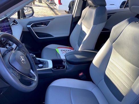 Used 2024 Toyota RAV4 Limited image 11