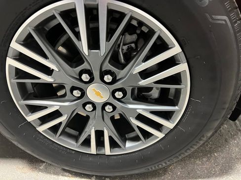 Used 2025 Chevrolet Traverse LT image 45