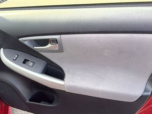 Used 2014 Toyota Prius Three image 30