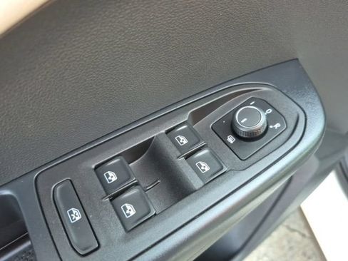 Used 2025 Volkswagen Taos S AWD/4WD image 11