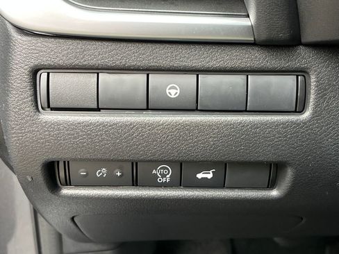 Used 2025 Nissan Rogue SV image 27