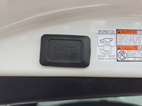 Used 2016 Toyota RAV4 Limited image 17