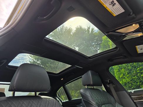 Used 2019 BMW 750i xDrive w/ Executive Package image 42