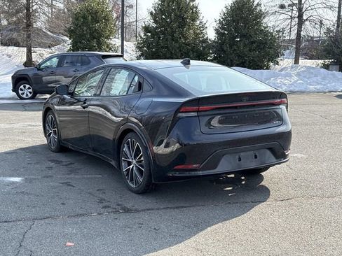 Used 2025 Toyota Prius XLE image 4